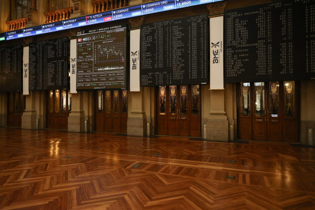 Índices bursátiles en el Palacio de la Bolsa de Madrid, a 14 de octubre de 2022, en Madrid (España).