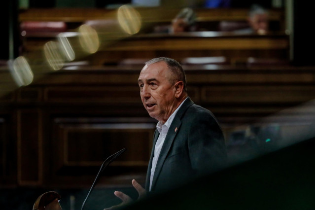 El portavoz de Compromís en el Congreso, Joan Baldoví, interviene durante una sesión plenaria en el Congreso de los Diputados.