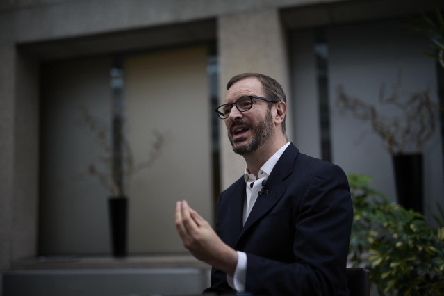 El portavoz del Grupo Parlamentario Popular en el Senado de España, Javier Maroto, durante una entrevista para Europa Press, a 31 de octubre de 2022, en Madrid (España). Maroto es licenciado en Ciencias Económicas y Empresariales.