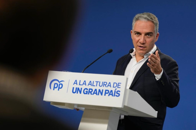 El coordinador general del PP, Elías Bendodo, en rueda de prensa