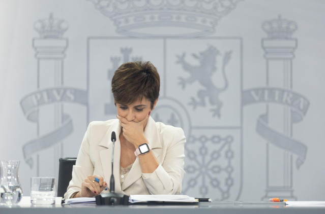 La ministra de Política Territorial y Portavoz del Gobierno, Isabel Rodríguez, en una rueda de prensa posterior al Consejo de Ministros, en el Palacio de la Moncloa, a 8 de noviembre de 2022, en Madrid (España).