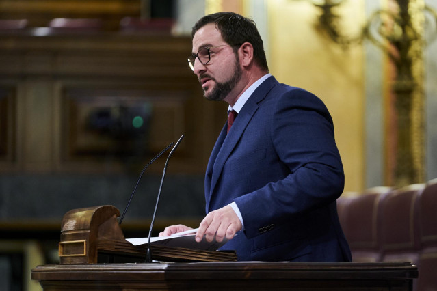 Archivo - El diputado de Unidas Podemos, Ismael Cortés, interviene en una sesión plenaria en el Congreso de los Diputados, a 21 de diciembre de 2021, en Madrid (España).