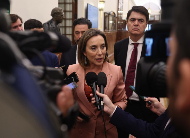 La portavoz parlamentaria del PP en el Congreso, Cuca Gamarra, ofrece declaraciones a los medios.