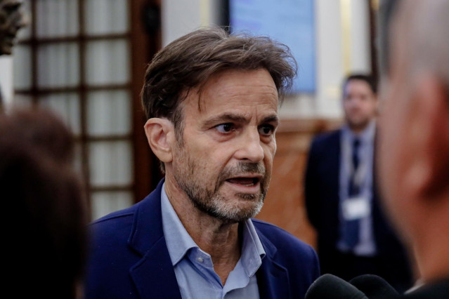 El presidente del grupo parlamentario de Unidas Podemos, Jaume Asens, ofrece declaraciones a los medios de comunicación tras una sesión plenaria en el Congreso de los Diputados, a 3 de noviembre de 2022, en Madrid (España).