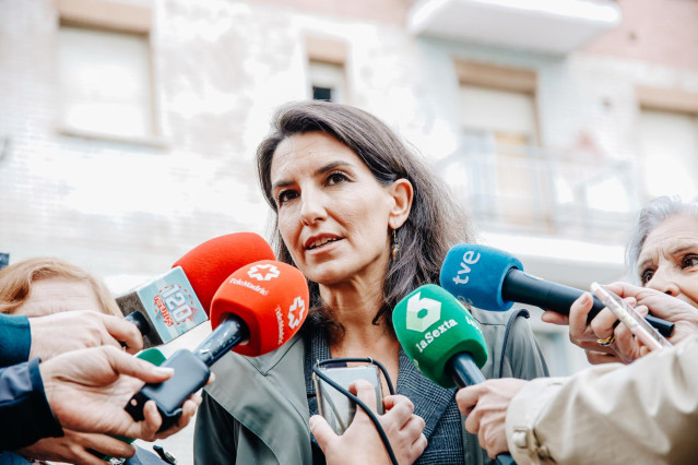 La portavoz de Vox en la Asamblea de Madrid, Rocío Monasterio, ofrece declaraciones a los medios de comunicación.