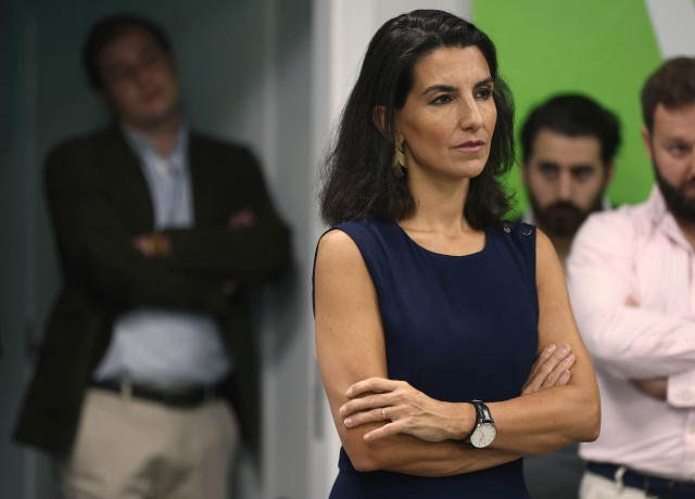 Archivo - La portavoz de Vox en la Asamblea de Madrid, Rocío Monasterio, escucha una rueda de prensa en la sede nacional de Vox.