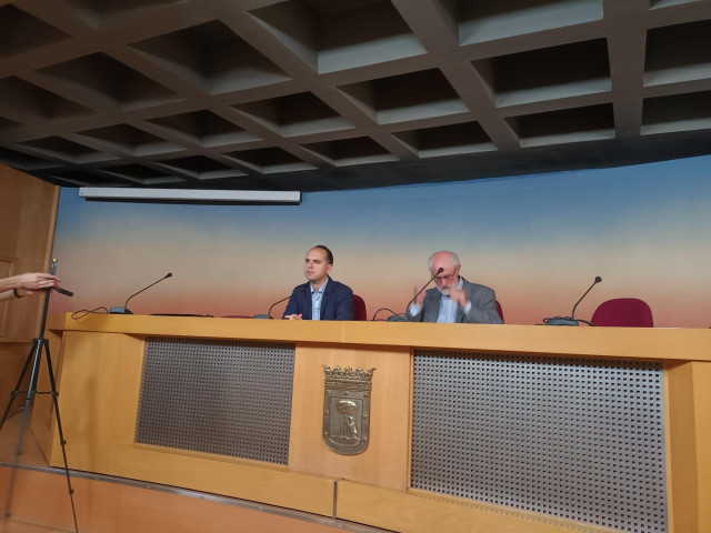 Rueda de prensa de los concejales del Grupo Mixto en el Ayuntamiento de Madrid, José Manuel Calvo y Luis Cueto