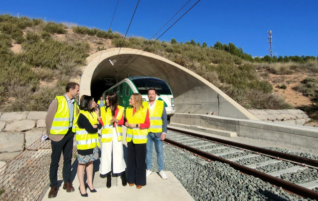 La secretaria de Estado de Mitma, Isabel Pardo de Vera, visita en Vallada (Valencia) el inicio de las pruebas del tren de Adif en el tramo entre Xàtiva y el nudo de La Encina