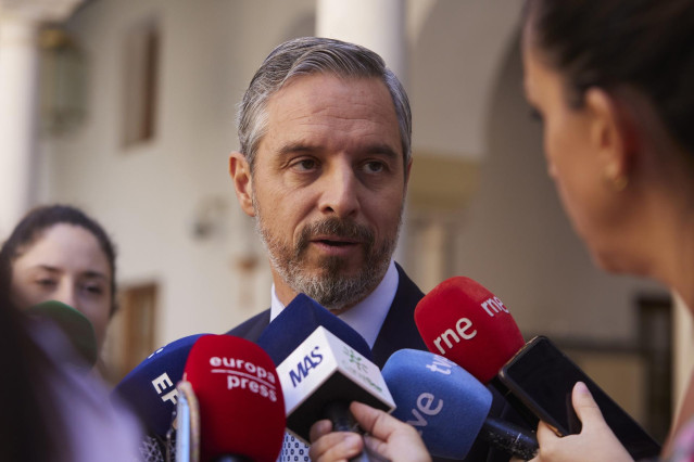 Archivo - El vicesecretarío de Economía del PP Nacional, Juan Bravo, valora las palabras de la ministra de Hacienda por las rebajas fiscales, a 29 de septiembre de 2022 en Sevilla (Andalucía, España).
