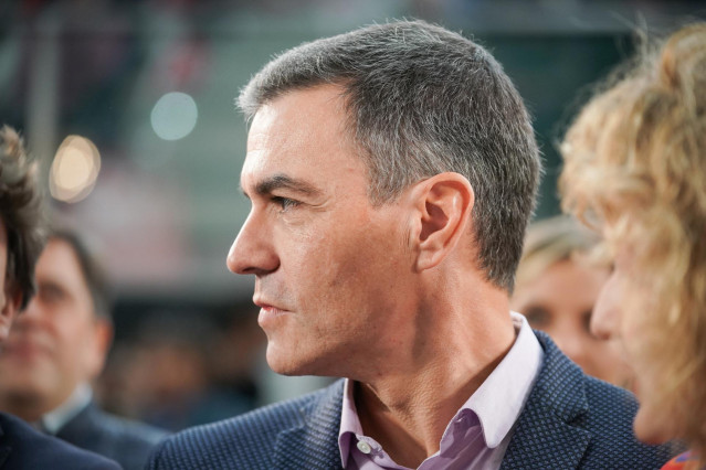 El secretario general del PSOE y presidente del Gobierno, Pedro Sánchez, a su llegada a un acto en Vitoria-Gasteiz, a 5 de noviembre de 2022, en Vitoria-Gasteiz, Álava, País Vasco (España). La visita de Sánchez llega en un momento en el que las encuestas