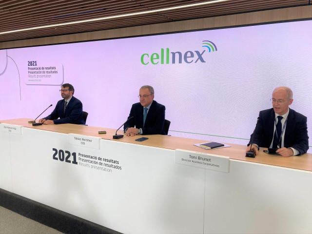 Archivo - El consejero delegado de Cellnex, Tobias Martínez, junto al director financiero y de M&A, José Manuel Aisa, y al director de Asuntos Corporativos, Toni Brunet, en rueda de prensa