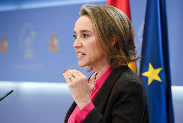 La secretaria general del PP, Cuca Gamarra, interviene en una rueda prensa posterior al registro de la Disposición, en el Congreso de los Diputados, a 11 de noviembre de 2022, en Madrid (España).