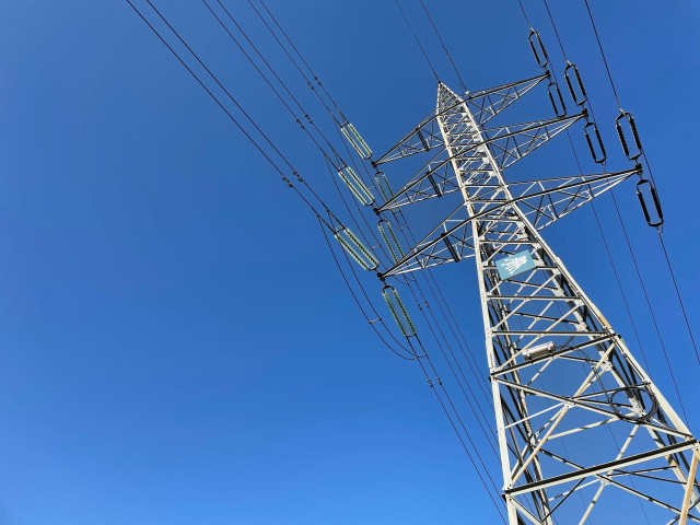 Archivo - Torre eléctrica.