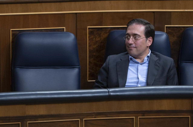 Archivo - El ministro de Asuntos Exteriores, Unión Europea y Cooperación, José Manuel Albares, en una sesión plenaria en el Congreso