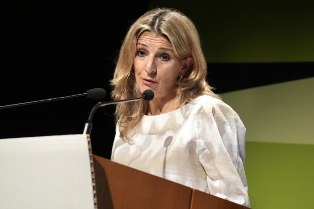 La vicepresidenta Segunda y Ministra de Trabajo y Economía Social, Yolanda Díaz, interviene en la Cumbre sobre Lugares de Trabajo Saludables, en el Palacio Euskalduna, a 14 de noviembre de 2022, en Bilbao, Vizcaya, País Vasco (España).