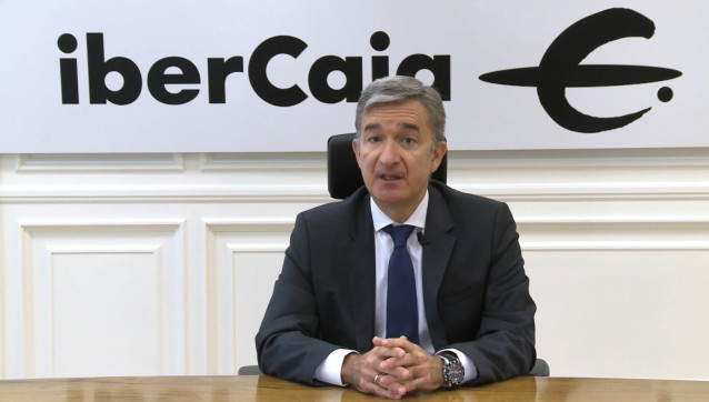 Archivo - El consejero delegado de Ibercaja Banco, Víctor Iglesias, en la VI edición de la jornada planes de pensiones en España organizada por Cinco Días.