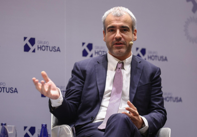 Archivo - El presidente de Aena, Maurici Lucena, interviene en el ciclo de debates ‘La industria de la Felicidad’ organizado por Grupo Hotusa, en el Eurostars Madrid Tower, a 14 de octubre de 2022, en Madrid (España).
