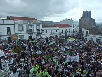 Manifestación contra el vertedero en Salvatierra de los Barros.