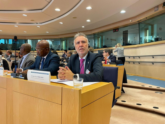 El presidente de Canarias, Ángel Víctor Torres, en una reunión con presidentes de las RUP en el Parlamento Europeo