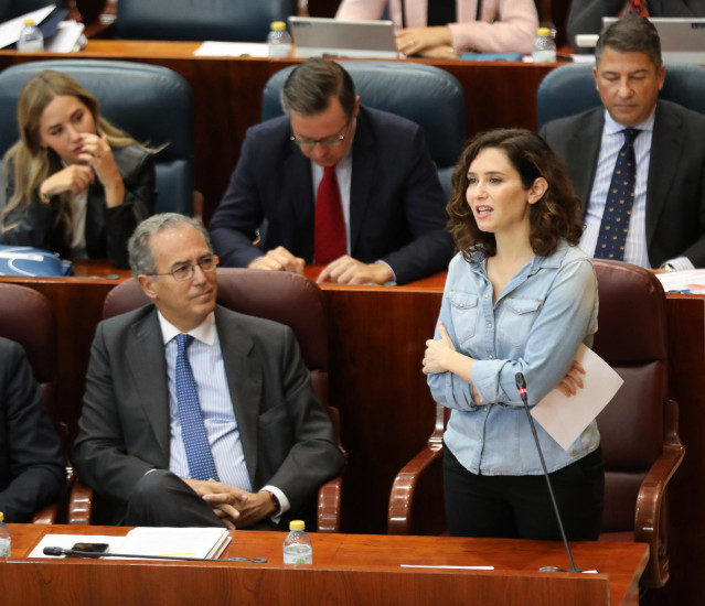 La presidenta de la Comunidad, Isabel Díaz Ayuso, en una sesión plenaria en la Asamblea de Madrid