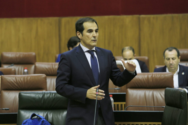 El consejero andaluz de Justicia, Administración Local y Función Pública, José Antonio Nieto, en una foto de archivo en el Parlamento andaluz.