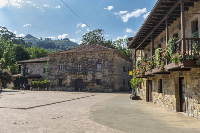 Archivo - Plaza de los Cañones de Liérganes. TCantabria.