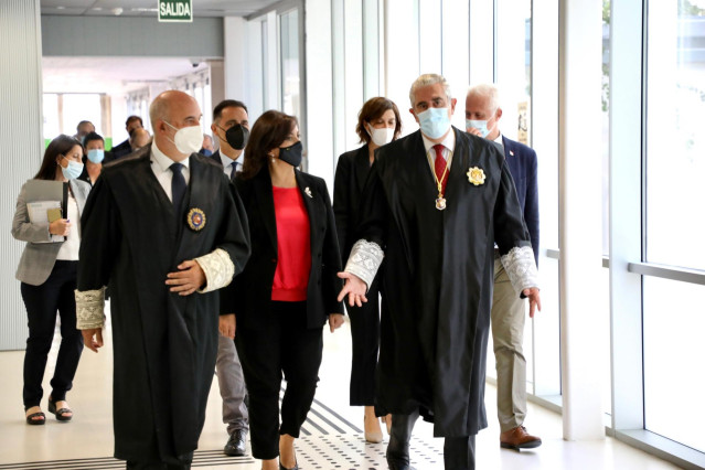 Archivo - El presidente del Tribunal Superior de Justicia de La Rioja, Javier Marca, junto a la presidenta del Gobierno, Concha Andreu