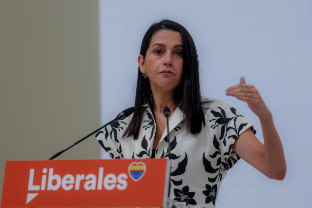 Archivo - La presidenta de Ciudadanos, Inés Arrimadas, comparece en una rueda de prensa.