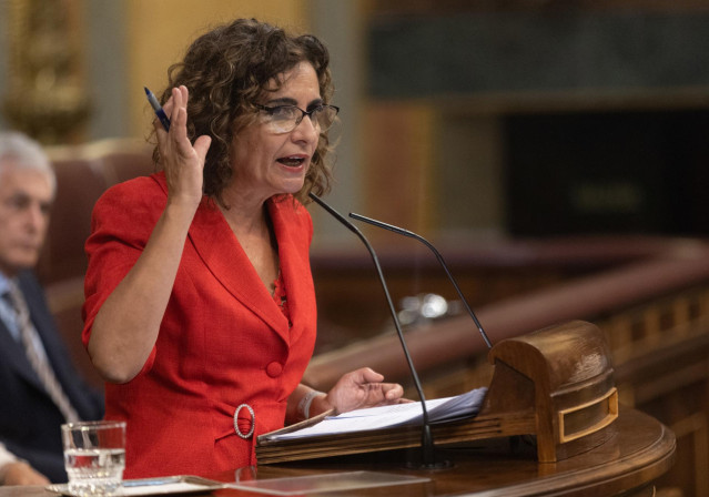 La ministra de Hacienda, María Jesús Montero, durante un debate de totalidad del Proyecto de Ley de Presupuestos Generales del Estado para el año 2023, en el Congreso de los Diputados, a 26 de octubre de 2022, en Madrid (España).  A pesar de las siete enm