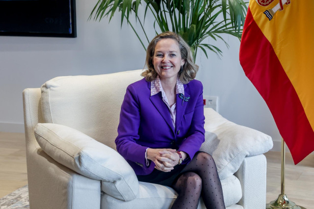 La vicepresidenta primera y ministra de Asuntos Económicos y Transformación Digital, Nadia Calviño, durante su reunión con la vicepresidenta y comisaria de Competencia de la Comisión Europea, en el Ministerio de Asuntos Económicos y Transformación Digital