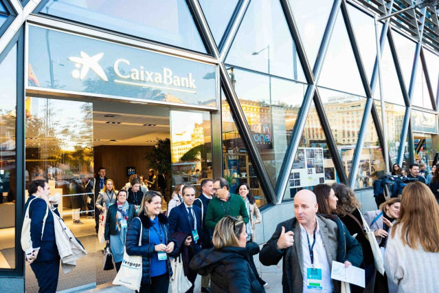 Caminata de mentoring para directivas en Madrid organizada por CaixaBank.