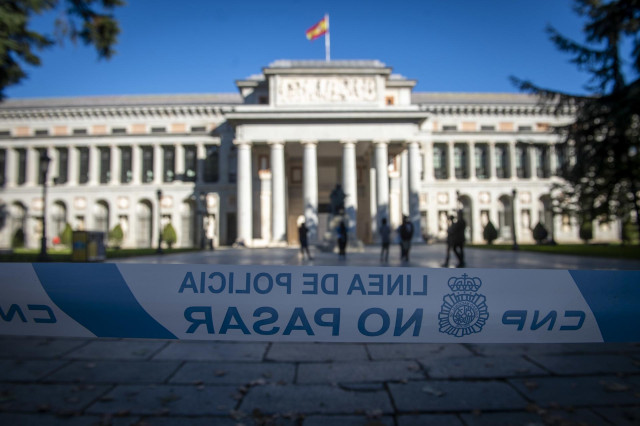 Un cordón policial en el Museo del Prado.