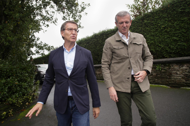 El presidente del Partido Popular, Alberto Núñez Feijóo, y el líder del PP de Galicia y presidente de la Xunta, Alfonso Rueda, a su llegada a la Pulpada de San Froilán, en la Finca A Fortaleza, a 29 de octubre de 2022, en Lugo, Galicia, (España).