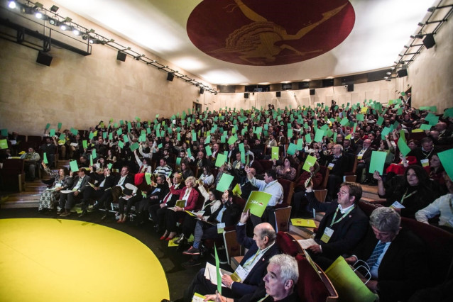 Los militantes del PRC votan en el XIII Congreso del partido