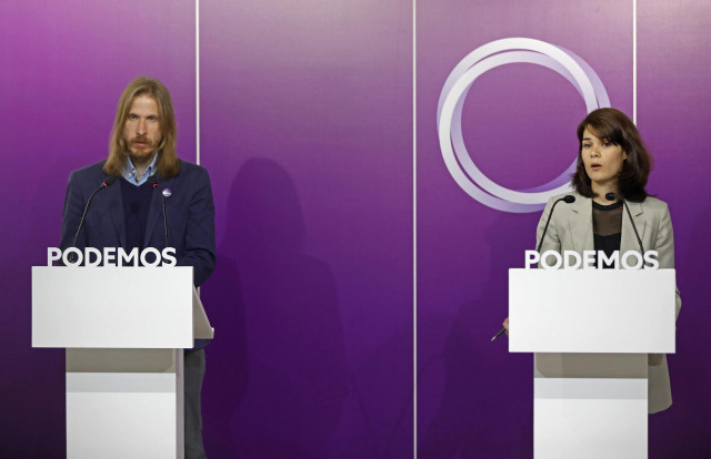Archivo - Los portavoces de Podemos, Isa Serra y Pablo Fernández, ofrecen una rueda de prensa, a 25 de octubre de 2021, en Madrid, (España).