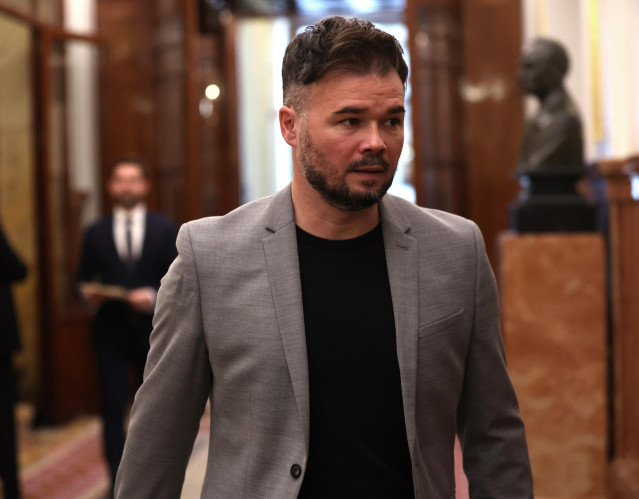 El portavoz de ERC en el Congreso de los Diputados, Gabriel Rufián, a su llegada a una sesión plenaria en el Congreso de los Diputados, a 21 de noviembre de 2022, en Madrid (España).