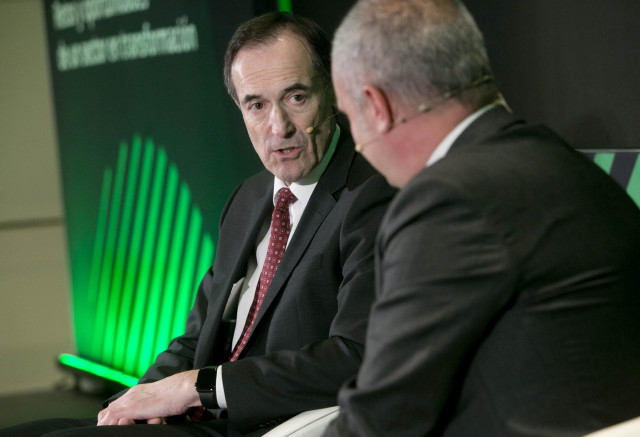 El consejero delegado de Unicaja Banco, Manuel Menéndez, en su intervención en el XXIX Encuentro del Sector Financiero, organizado por Deloitte y 'ABC', el 22 de noviembre de 2022.