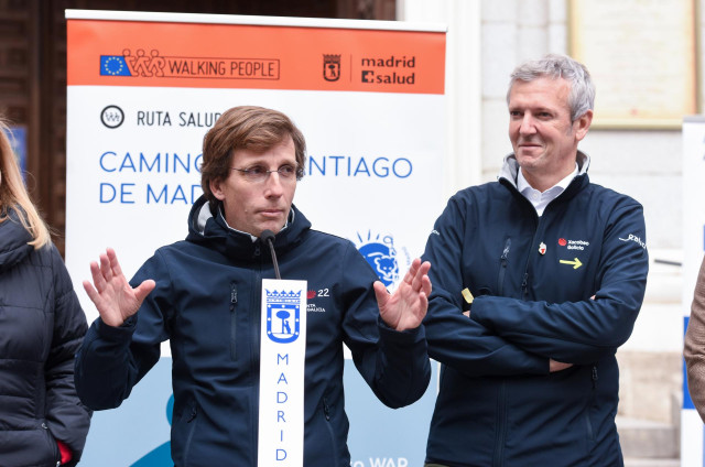 El alcalde de Madrid, José Luis Martínez-Almeida, interviene durante la inauguración de la nueva ruta saludable del Camino de Santiago.