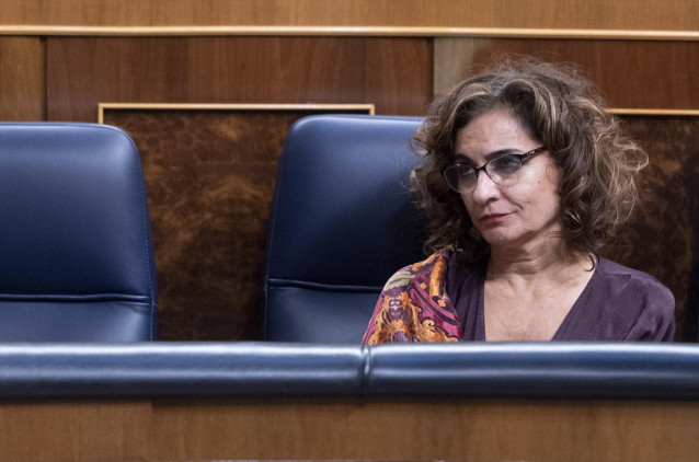 La ministra de Hacienda y Función Pública, María Jesús Montero, durante una sesión plenaria en el Congreso de los Diputados, a 22 de noviembre de 2022, en Madrid (España). Los Presupuestos Generales del Estado (PGE) para 2023 llegaron al Pleno del Congres