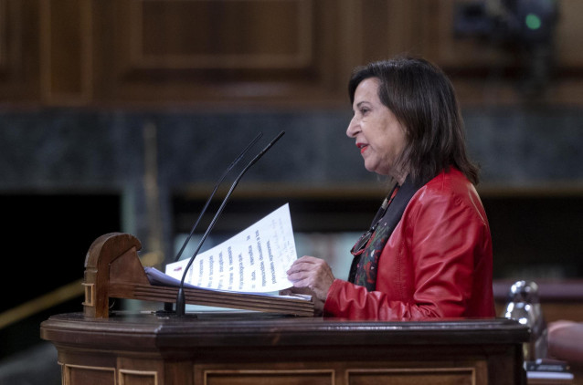 La ministra de Defensa, Margarita Robles, interviene durante una sesión plenaria en el Congreso de los Diputados, a 22 de noviembre de 2022, en Madrid (España).