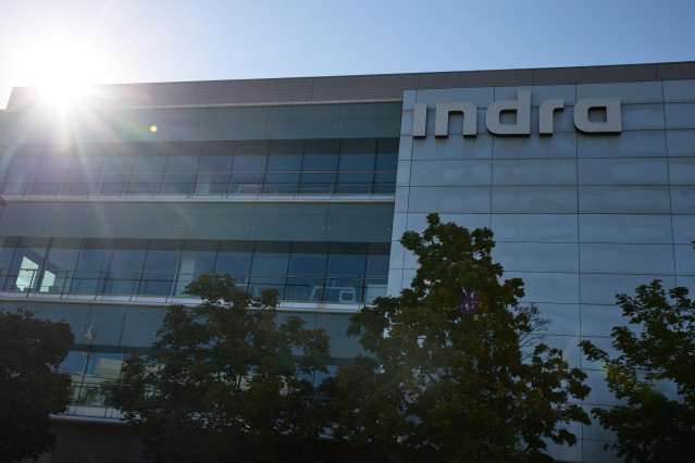 Archivo - Fachada de la sede de Indra, en la calle Avenida de Bruselas 35, a 8 de agosto de 2022, en Madrid (España).