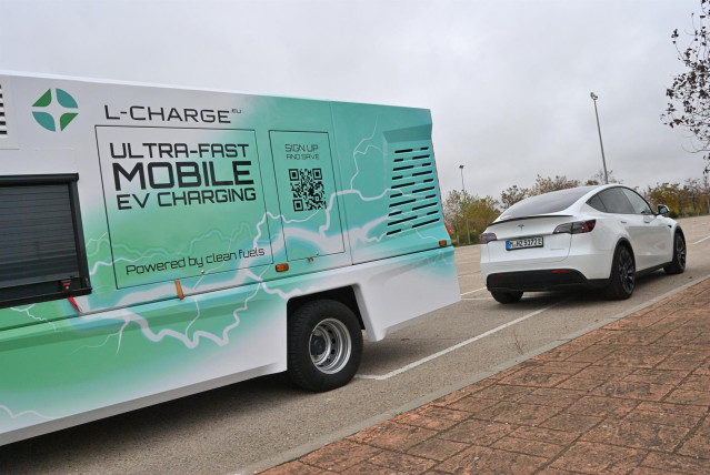 Una estación móvil de carga ultrarrápida de L-Charge