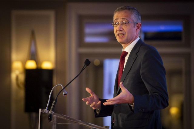 Archivo - El gobernador del Banco de España, Pablo Hernández de Cos, interviene durante la V Jornada de Banca del periódico ‘elEconomista’, en el Hotel Villa Magna de Madrid, a 4 de octubre de 2022, en Madrid (España). El periódico ‘elEconomista’ celebra