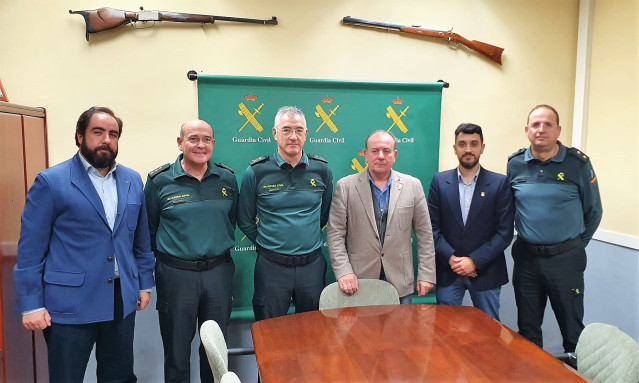 La Real Federación Española de Cazadores (RFEC) se reúne con mandos de la Guardia Civil, entre ellos el coronel Diego Pérez de los Cobos