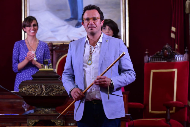 Archivo - José María González 'Kichi' (Adelante Cádiz) durante su investidura como alcalde de Cádiz