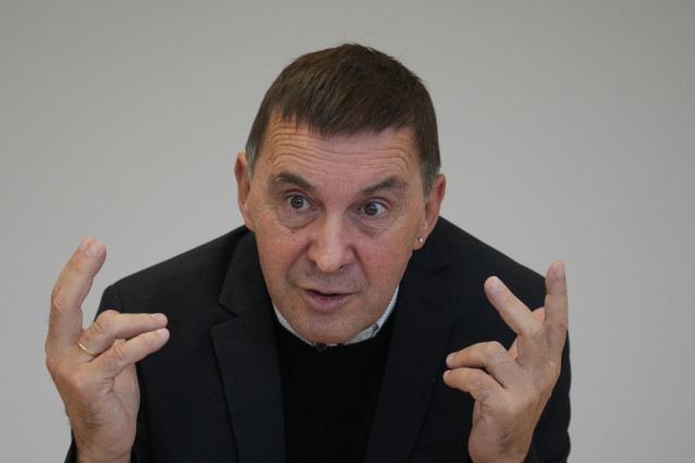 El coordinador general de EH Bildu, Arnaldo Otegi, durante una entrevista para Europa Press en la sede de EH Bildu, a 22 de noviembre de 2022, en Bilbao, Vizcaya, País Vasco (España). Arnaldo Otegi es un destacado dirigente del brazo político de ETA. Part