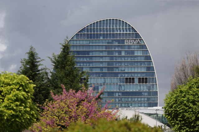 Archivo - Edificio de la sede de BBVA en Madrid, conocido como ‘La Vela’, a 22 de abril de 2021, en Madrid (España).