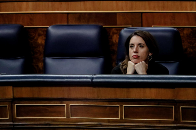 La ministra de Igualdad, Irene Montero, durante una sesión plenaria en el Congreso de los Diputados.