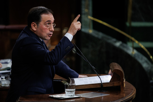 El ministro de Asuntos Exteriores, Unión Europea y Cooperación, José Manuel Albares, en una sesión plenaria en el Congreso de los Diputados, a 24 de noviembre de 2022, en Madrid (España).