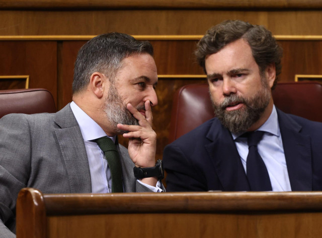 Archivo - El líder de Vox, Santiago Abascal y el portavoz parlamentario de Vox, Iván Espinosa de los Monteros.